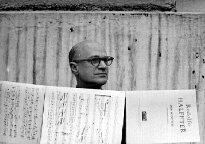 Rodolfo Halffter en su estudio
