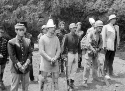 Soldados, escena de la película Los Hombres Cultos