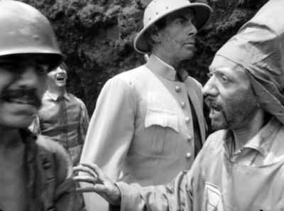Guillermo Keys y actores en Los Hombres Cultos, still de la película