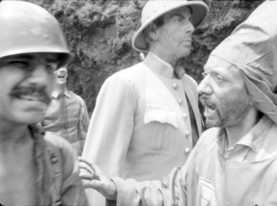Guillermo Keys y actores en Los Hombres Cultos, still de la película