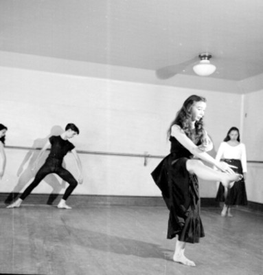 Academia de la danza Mexicana, ensayo