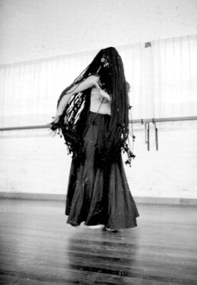 Bailarina con vestuario durante ensayo