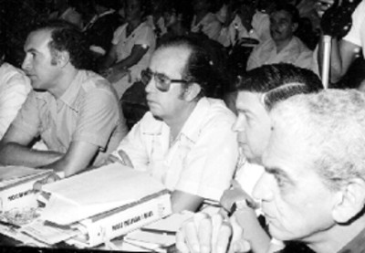 Politicos asistentes a la reunión de consulta popular para el fortalecimiento municipal