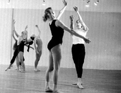 Bailarínes ensayan coreaografía de ballet