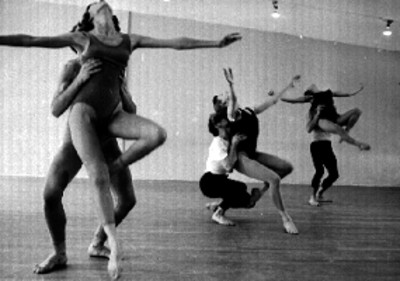 Parejas de ballet durante un ensayo