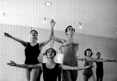 Bailarínes de ballet ensayan coreaografía