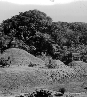 Plaza del Sol, vista de tres templos