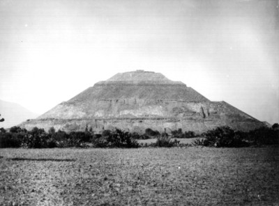Pirámide del Sol, vista lateral