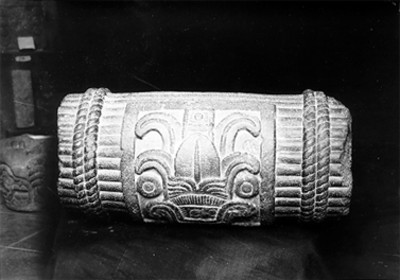 Escultura mexica que representa el atado de años