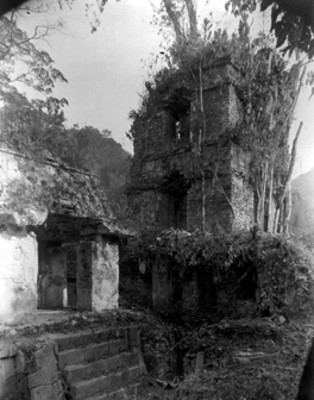Vista de la Torre del Palacio en Palenque