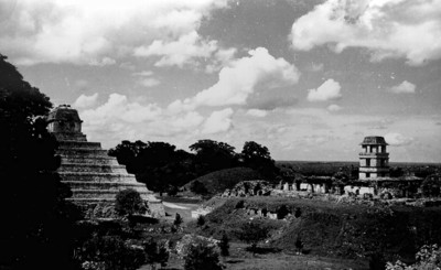 El Palacio y el Templo de las Inscripciones, vista lateral