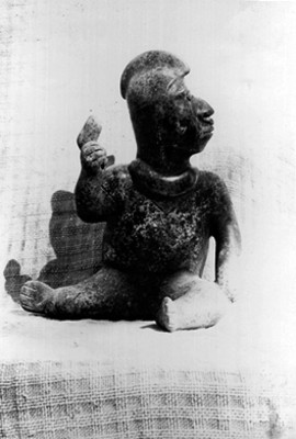 Figurilla antropomorfa sedente
