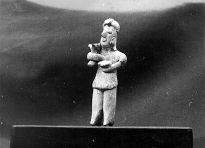 Figurilla antropomorfa con rasgos femeninos