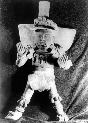 Urna antropomorfa de la tumba 7