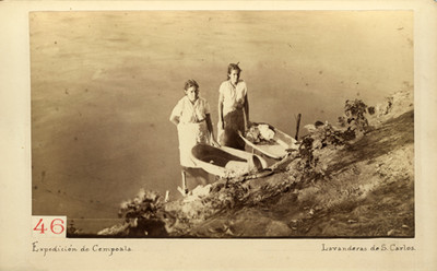 "Lavanderas de S. Carlos" a orillas de un río, retrato