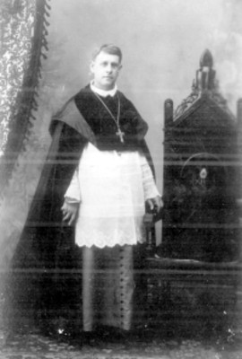 Obispo junto a una silla, retrato