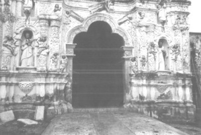 Iglesia, portada