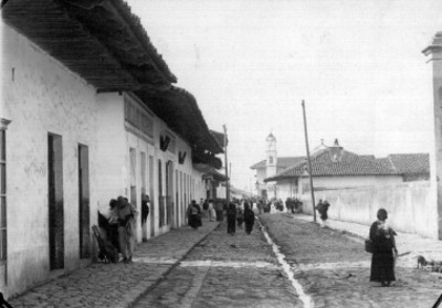 Calle 5 de mayo en Zacapoaxtla, vista tomada al sur