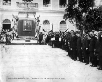 Autoridades funcionarias realizan ceremonia cívica en honor a Miguel Hidalgo