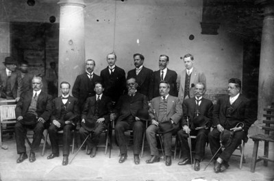 Venustiano Carranza y diputados del Distrito Federal, retrato de grupo