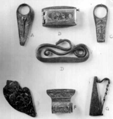Lote de piezas elaboradas en metal cincelado