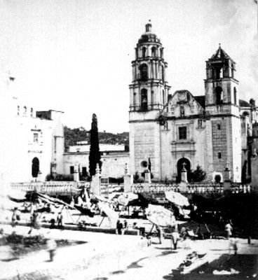 Parroquia, fachada principal