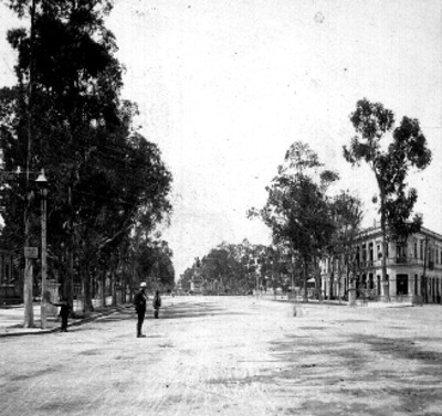 Paseo de la Reforma, al fondo el monumento a Colón