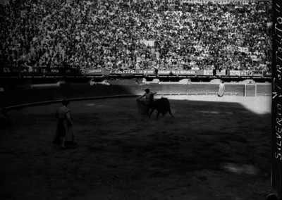 Silverio Garza y Tortolito durante una corrida en la plaza de toros