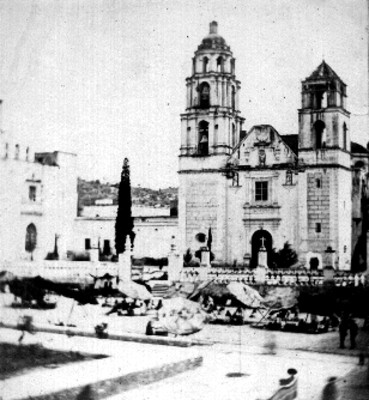 Parroquia, fachada principal