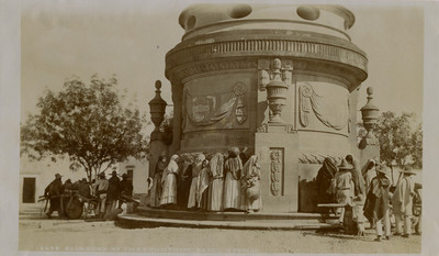 Aguadores en la caja de agua de San Luis Potosí, "Aguadors at the fountain San Luis Potosí"
