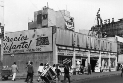 Tienda de vajillas El Elefante en el Mercado de la Merced, ciudad de México