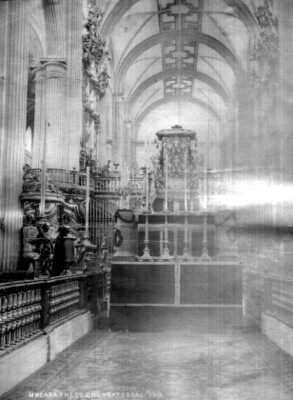 "Catafalco" ubicado en el coro de la "Catedral" de México
