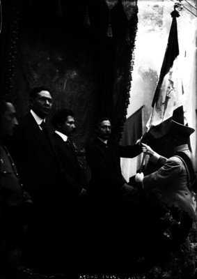 Jesús M. Garza, general, en ceremonia entrega la bandera a un cadete