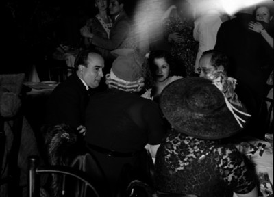 Ignacio Herrerías con varias personas durante un espectáculo en el Patio