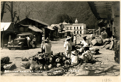 Vendedores en "una calle de Tamazunchale"