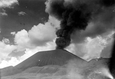 Volcán Paricutín en erupción