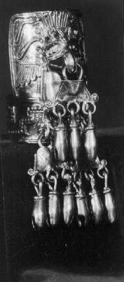 Pendientes prehispánico de oro