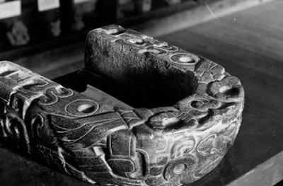 Yugo prehispánico o "Cuichyotell" de Monte Albán