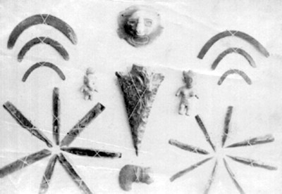 Artefactos de obsidiana y figurillas prehispánicas de barro