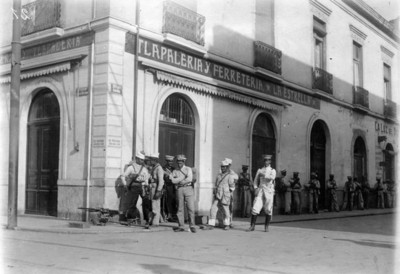 Infantería del Ejército Federal en calle de Nuevo México y 2a. Calle Ancha