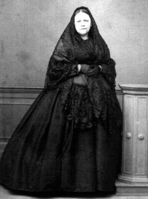 Mujer con mantilla, retrato