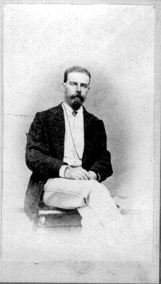 Hombre sedente, retrato