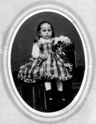 Retrato de niña, plano general