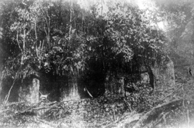 Fachada del Palacio de Palenque sin restaurar