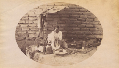 Mujer prepara tortillas en Aguascalientes, "5237. Preparing tortillas in Aguascalientes"