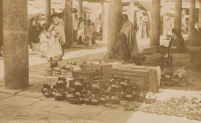 En la plaza del mercado, "5698. In the market place. San Luis Potosí"
