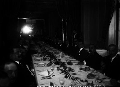 Pedro Laguna con otros empresarios en un banquete