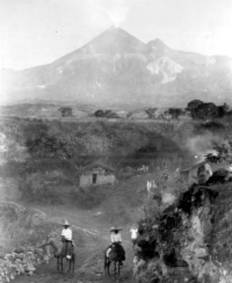 Vista de una comunidad cercana al volcán Popocatépetl