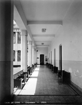 Pasillo de la "casa cuna" de "Coyoacán", vista parcial