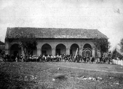 "Palacio Municipal del pueblo de Tzinacapan-Cuetzalan", exterior, vista general